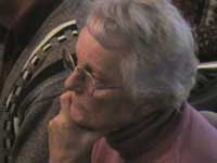 vertiefte Zuhrerin der veranstaltung Weil die ohne Weiber gar nicht knnen