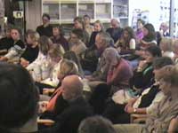 interessierte ZuhrerInnen der veranstaltung Weil die ohne Weiber gar nicht knnen